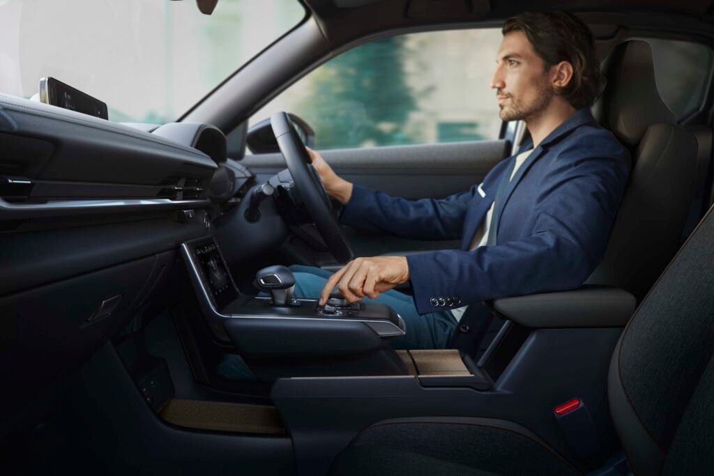 1-interior-mx-30